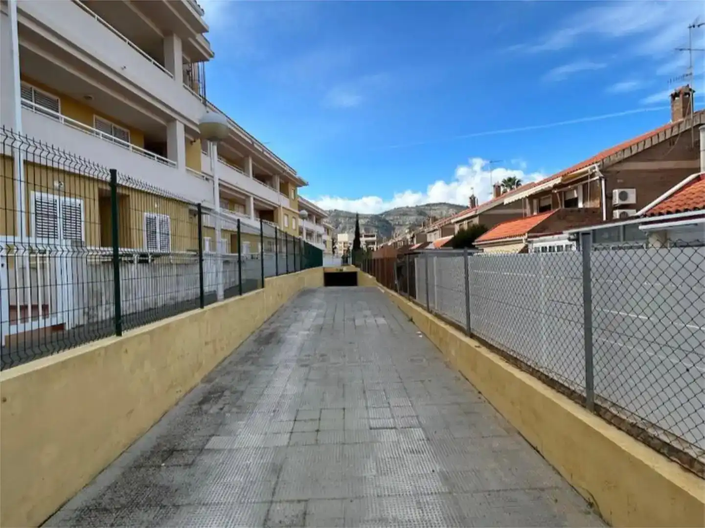 Vista exterior de Dúplex en venda en Oropesa del Mar / Orpesa amb Aire condicionat, Piscina i Balcó
