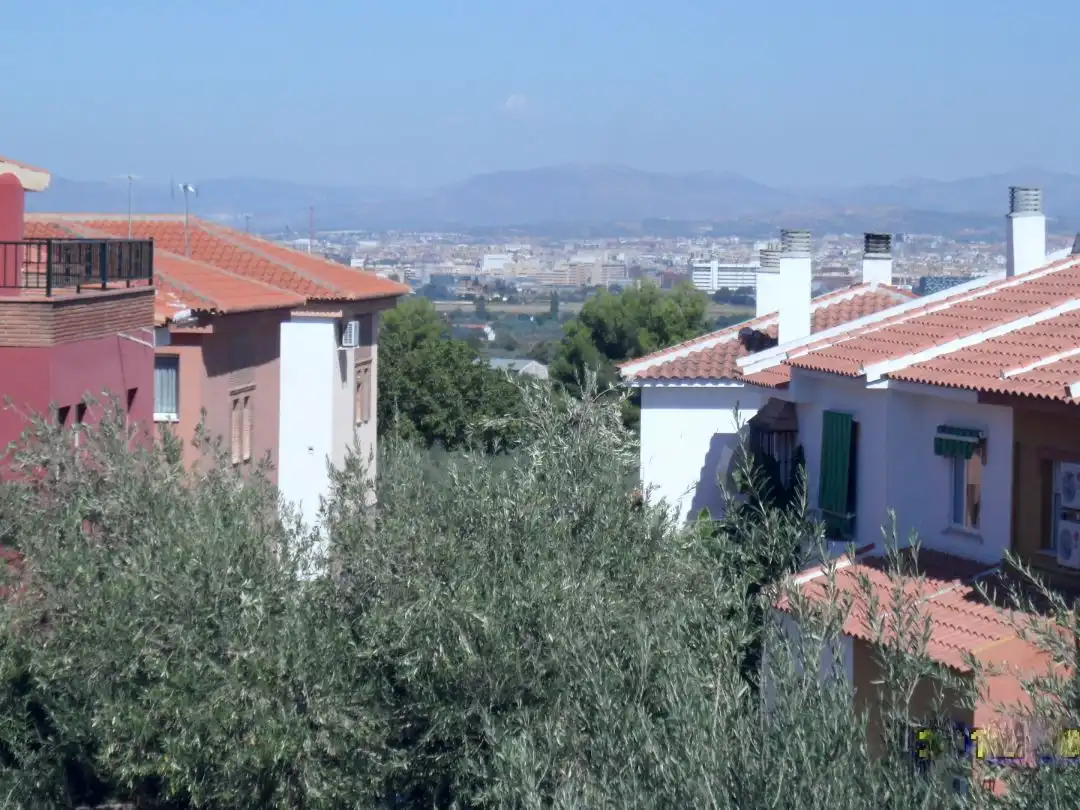 Vista exterior de Piso en venta en La Zubia Ciudad