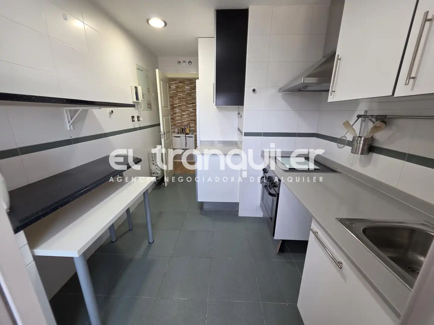Kitchen of Flat for rent in Madrid  with Air Conditioner, Parquet flooring and Storage room
