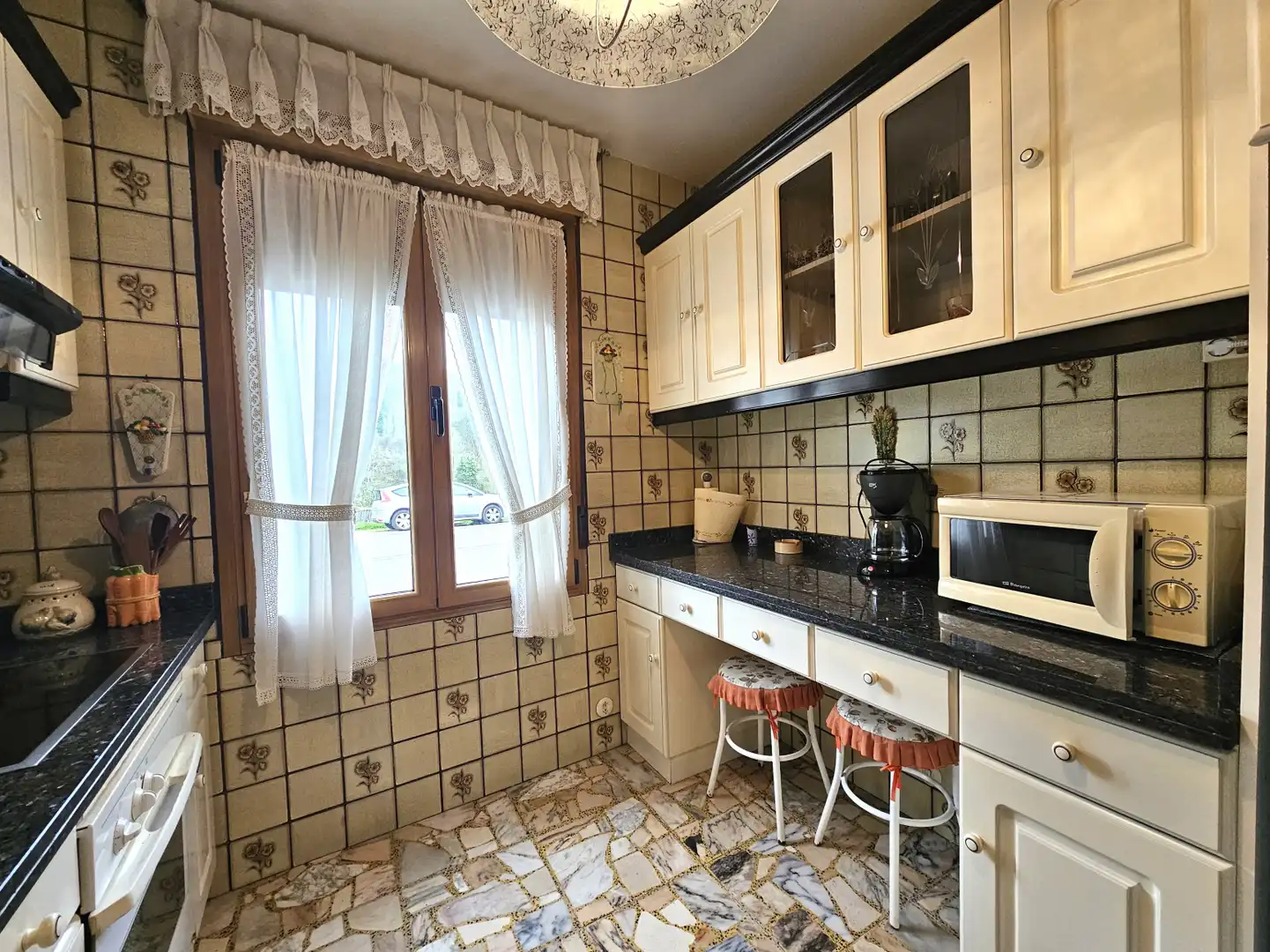 Cocina de Casa adosada de alquiler en Bimenes con Calefacción, Trastero y Amueblado