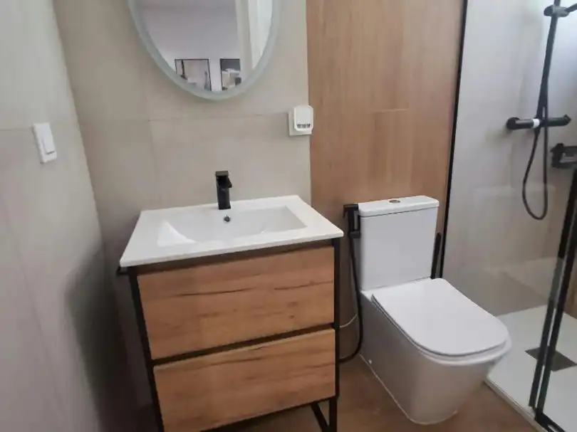 Bathroom of Apartments for sale in  Granada Capital  with Air Conditioner, Swimming Pool and Balcony