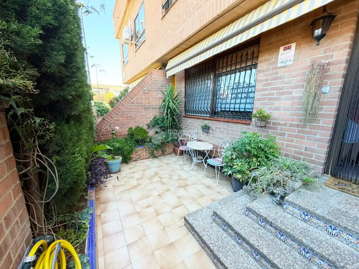 Garden of Detached homes for sale in Zaragoza  with Heating and Community pool