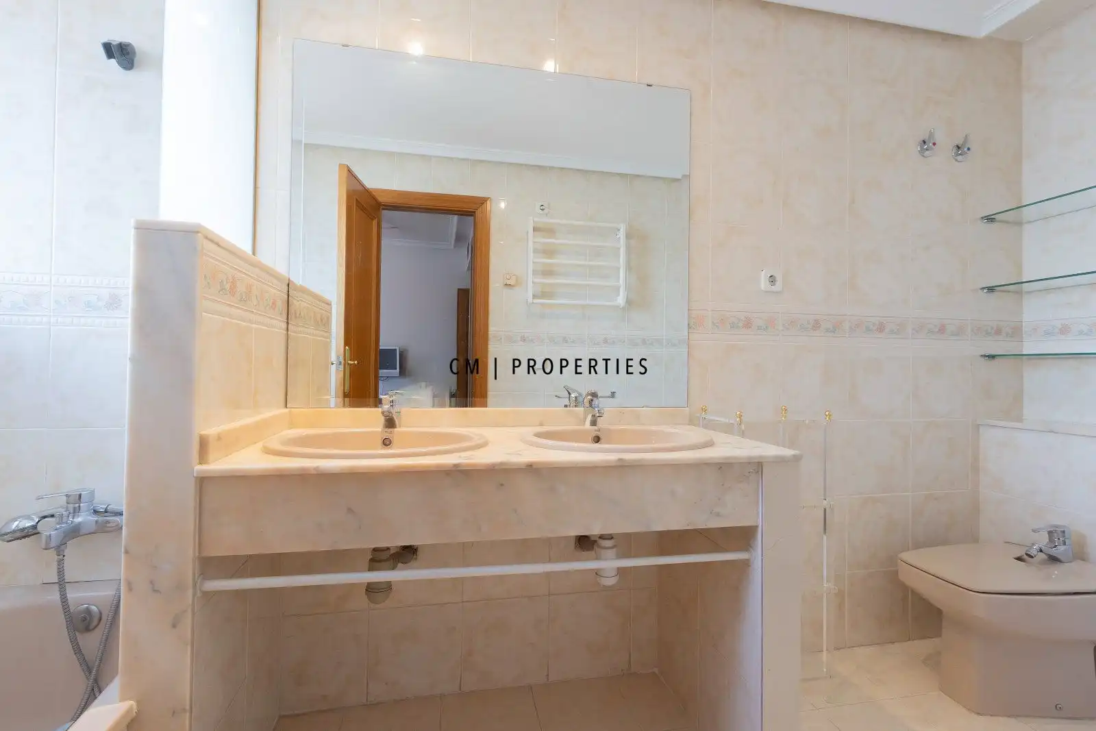 Bathroom of Flat for rent in Valencia  with Air Conditioner, Heating and Terrace