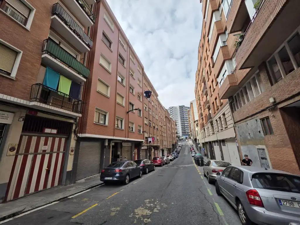 Piso con ascensor en venta en Eguiluz Antonio Médico Kalea 14