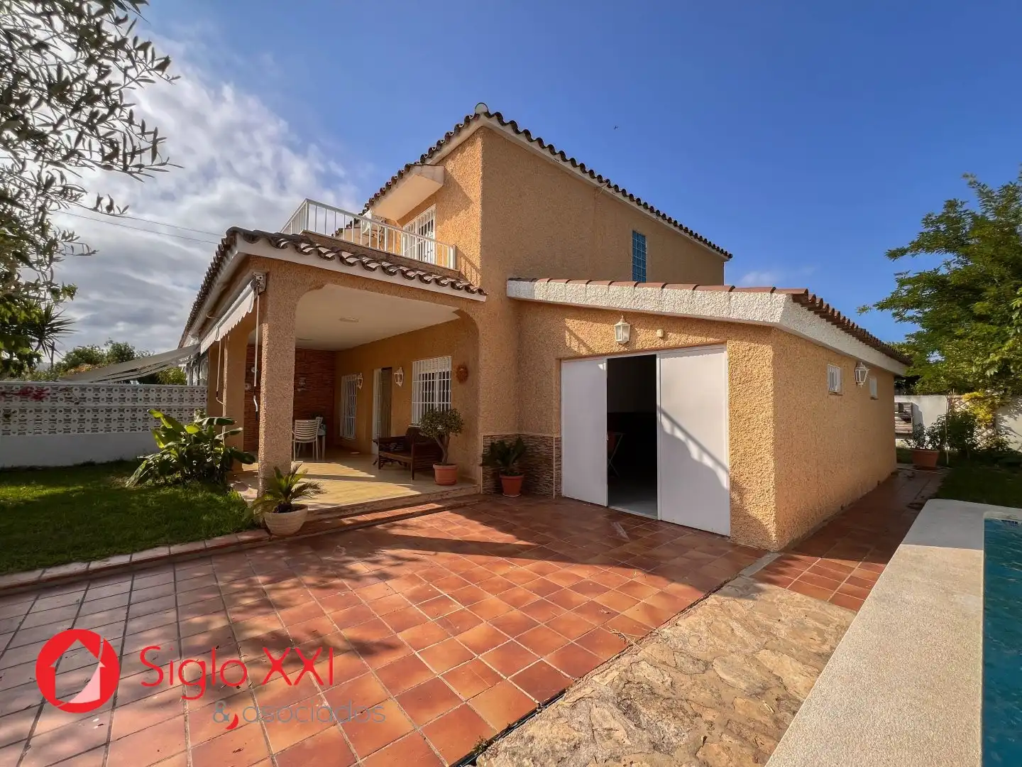 Außenansicht von Einfamilien-Reihenhaus zum Verkauf in Castellón de la Plana / Castelló de la Plana mit Klimaanlage, Heizung und Terrasse