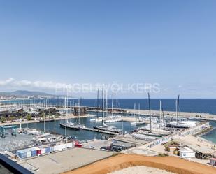 Vista exterior de Apartament de lloguer en Badalona amb Aire condicionat, Piscina i Balcó