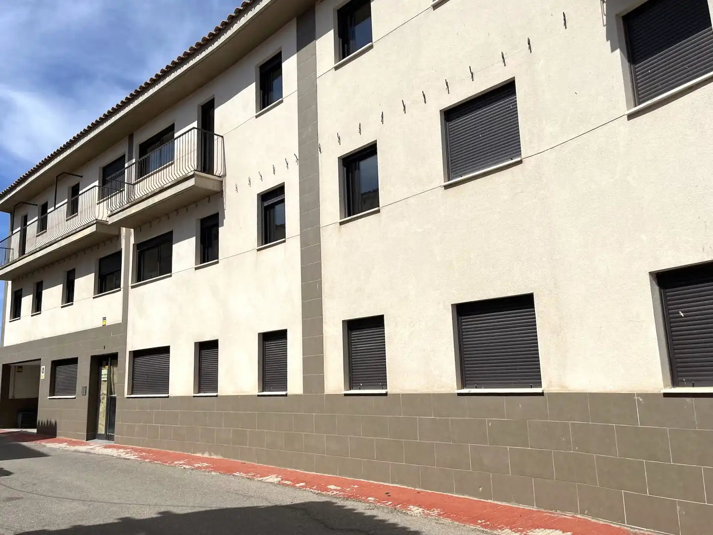 Exterior view of Garage for sale in Torrellas