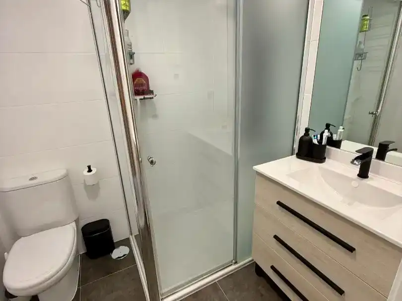 Bany de Pis en venda en Mijas amb Aire condicionat, Piscina i Balcó