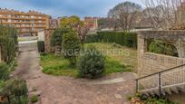 Jardí de Casa adosada en venda en Cerdanyola del Vallès amb Aire condicionat, Calefacció i Jardí privat