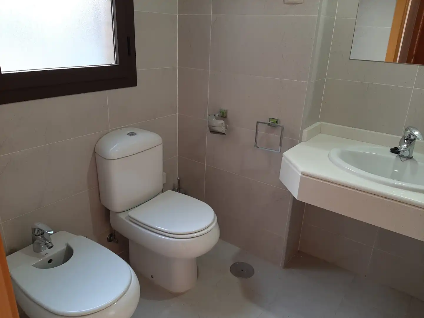 Baño de Piso de alquiler en Alcalá de Henares con Aire acondicionado, Calefacción y Jardín privado
