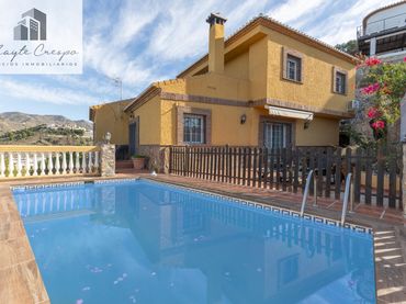 Villa mit Pool zum Verkauf in Almuñecar centro
