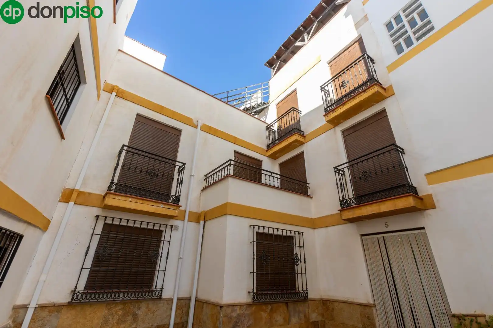 Casa amb terrassa en venda a Calle SANTA ISABEL
