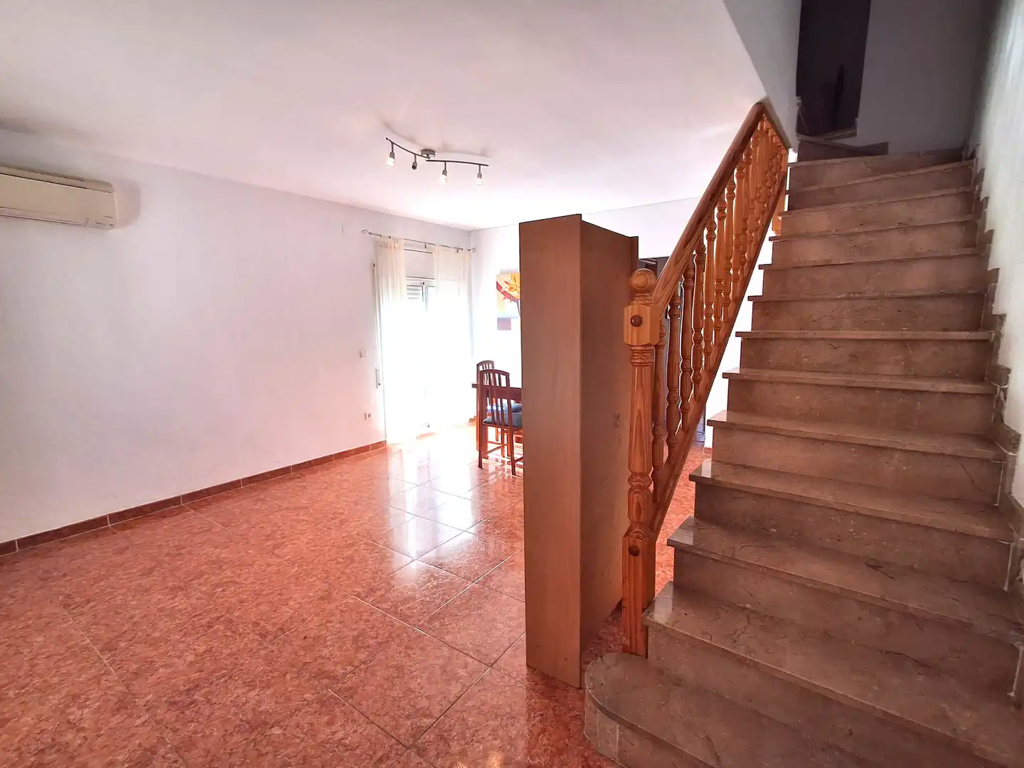 Einfamilien-Reihenhaus zum Verkauf in Mont-roig del Camp mit Klimaanlage, Privatgarten und Terrasse