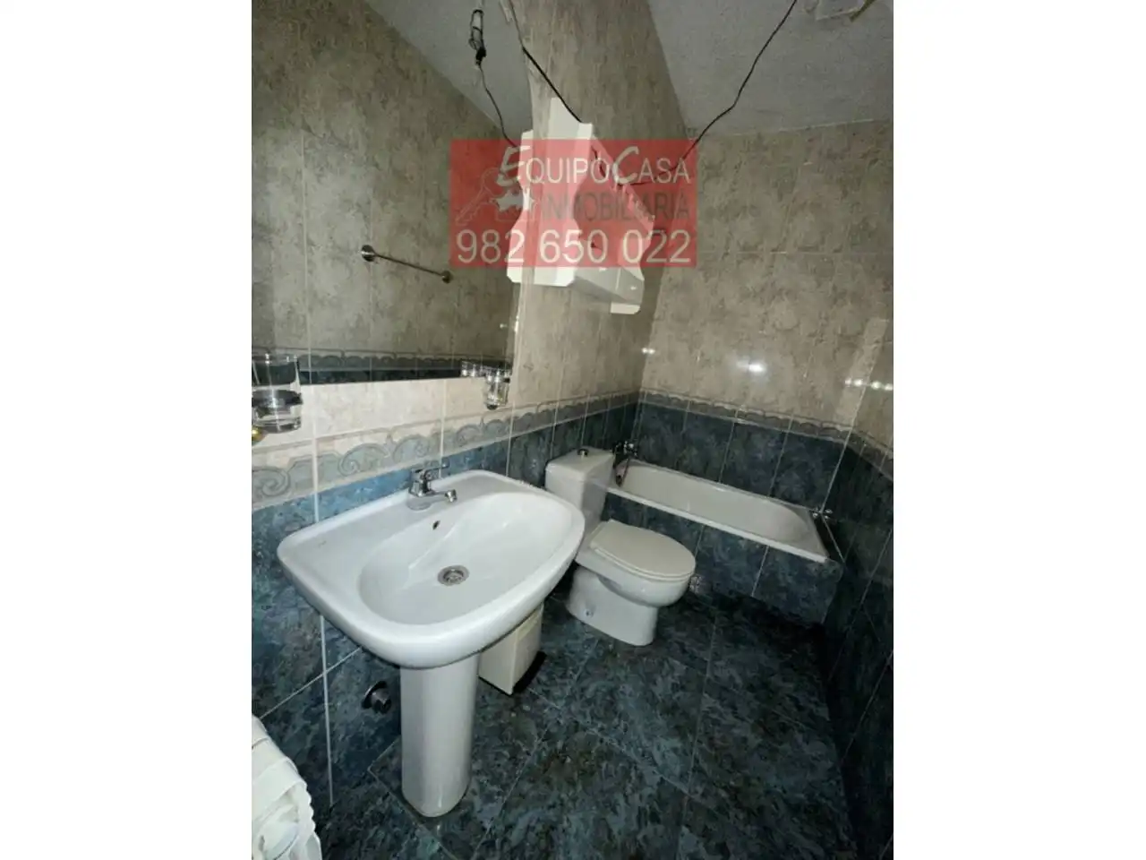 Baño de Casa adosada en venta en Lugo con Calefacción, Terraza y Amueblado