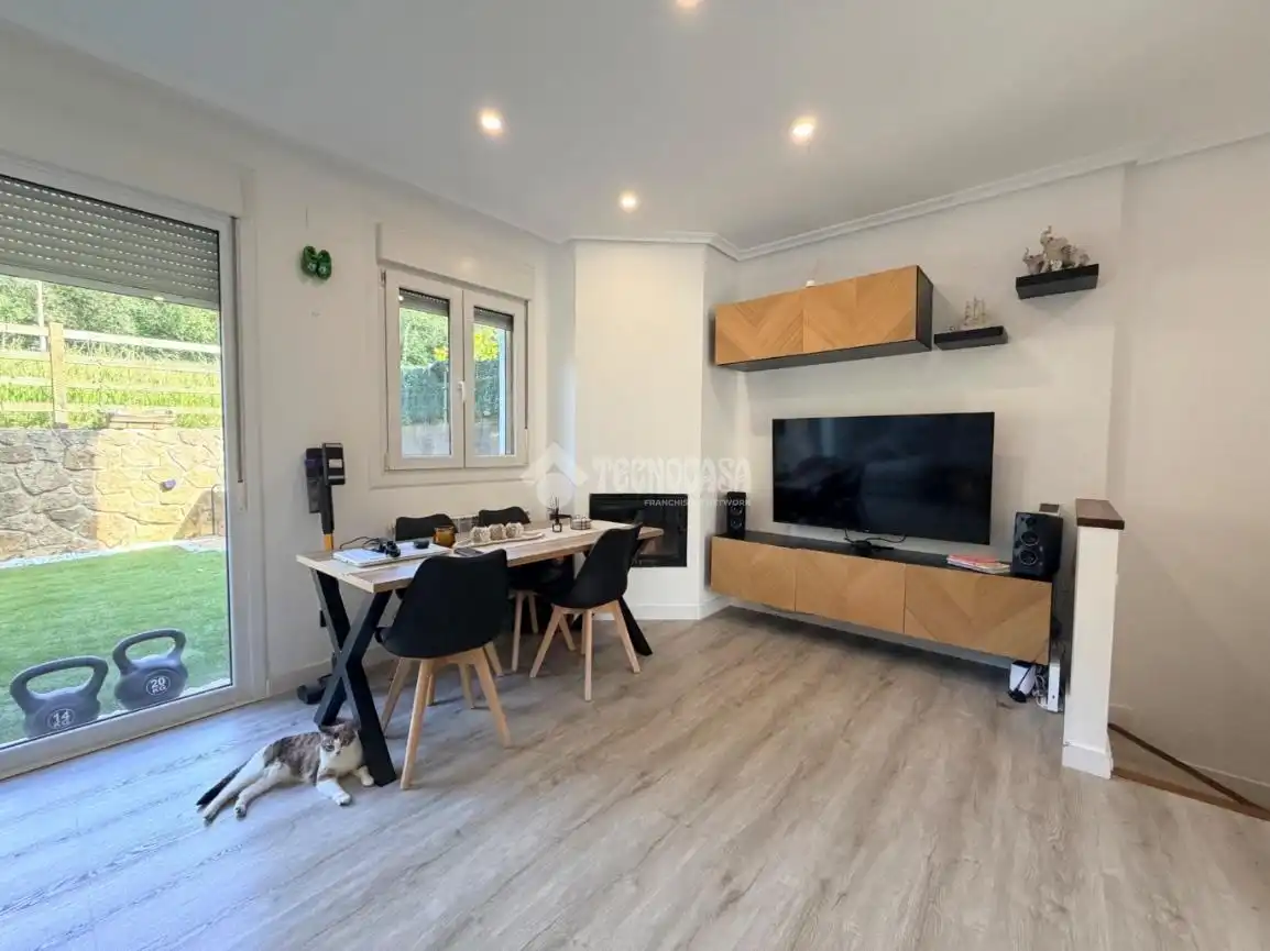 Sala de estar de Casa adosada en venta en Guriezo con Calefacción, Jardín privado y Balcón