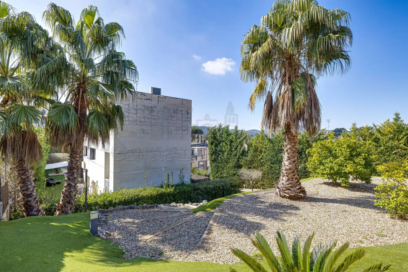 Vista exterior de Casa o xalet en venda en Sant Cugat del Vallès amb Aire condicionat, Calefacció i Jardí privat