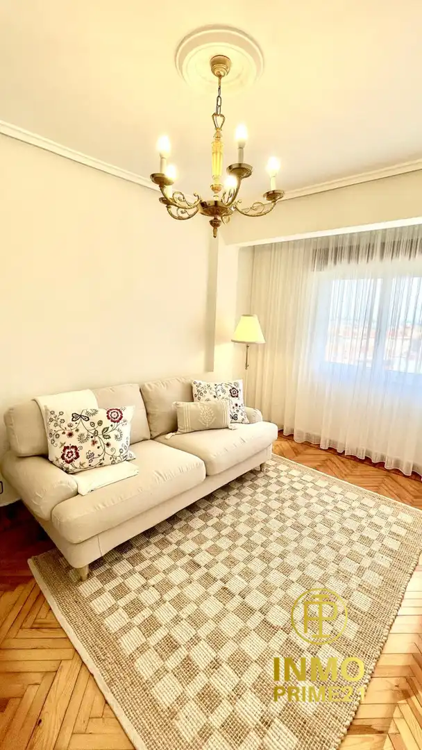 Living room of Flat for rent in Santander  with Heating, Parquet flooring and Furnished