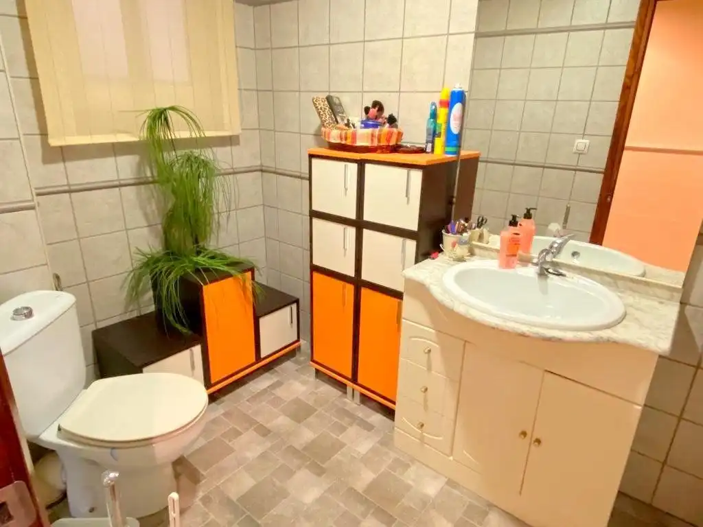 Baño de Piso en venta en Mogente / Moixent con Aire acondicionado, Calefacción y Terraza