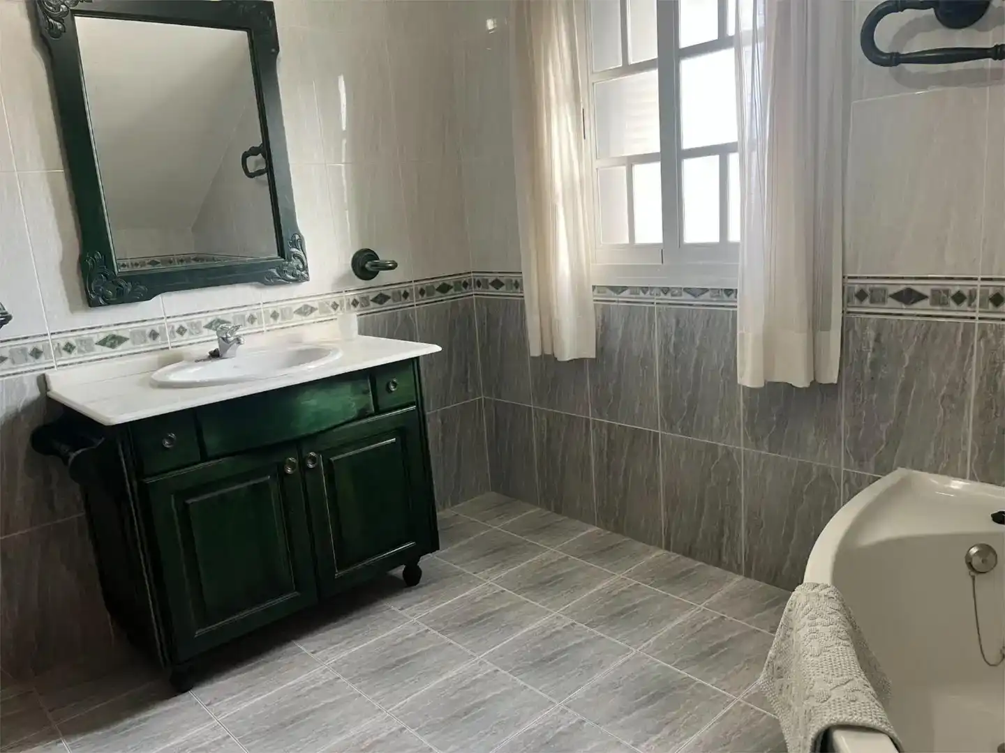 Badezimmer von Wohnung zur Miete in Alhaurín El Grande mit Klimaanlage, Schwimmbad und Balkon
