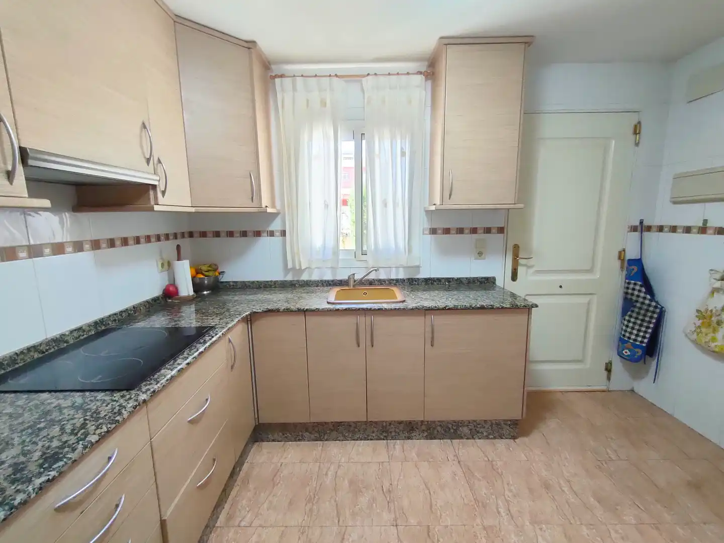 Kitchen of Houses for sale in Godelleta  with Air Conditioner, Private garden and Terrace