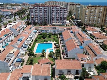 Adosado con piscina en venta en Centro Internacional