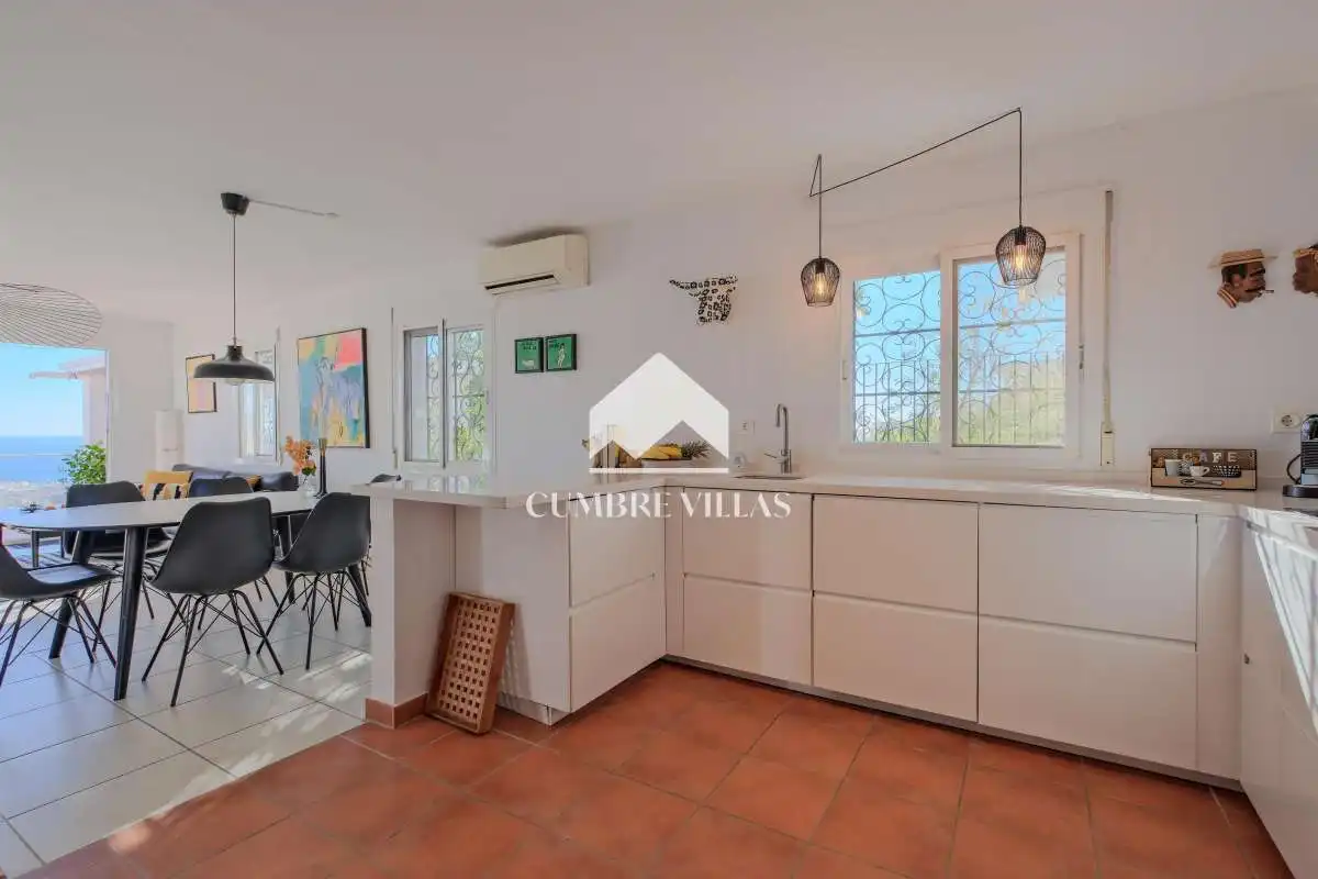Cuina de Casa o xalet en venda en Almuñécar amb Jardí privat, Terrassa i Traster
