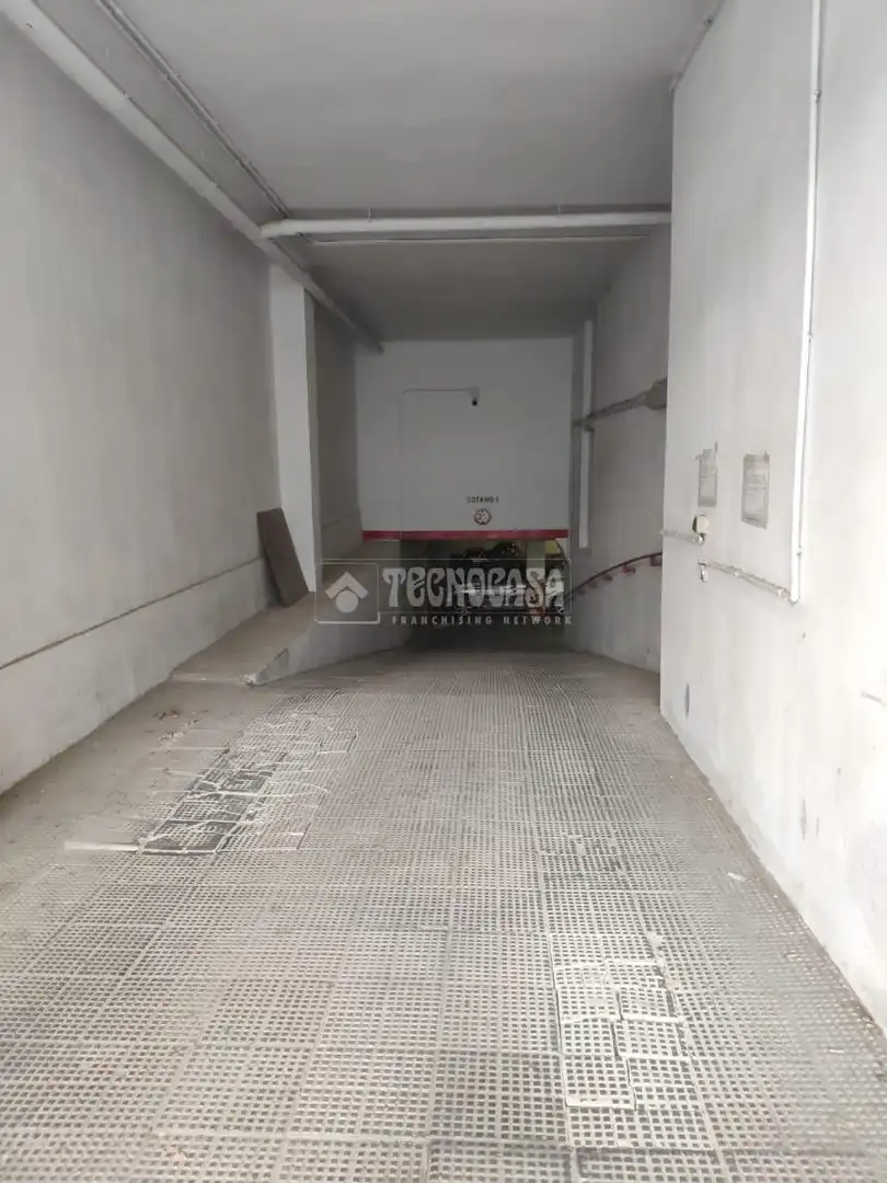 Parkplatz von Garage zum Verkauf in Sevilla