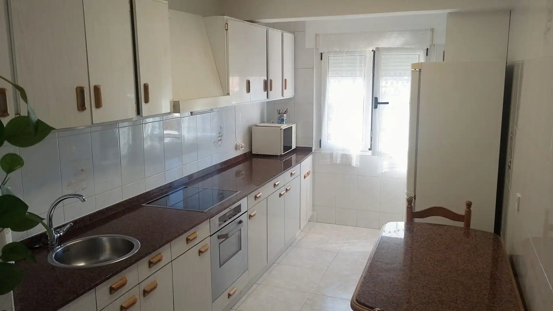 Cocina de Piso de alquiler en Gijón  con Calefacción, Parquet y Amueblado