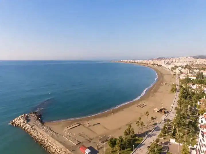 Vista exterior de Casa o chalet en venta en Vélez-Málaga con Aire acondicionado, Piscina y Balcón