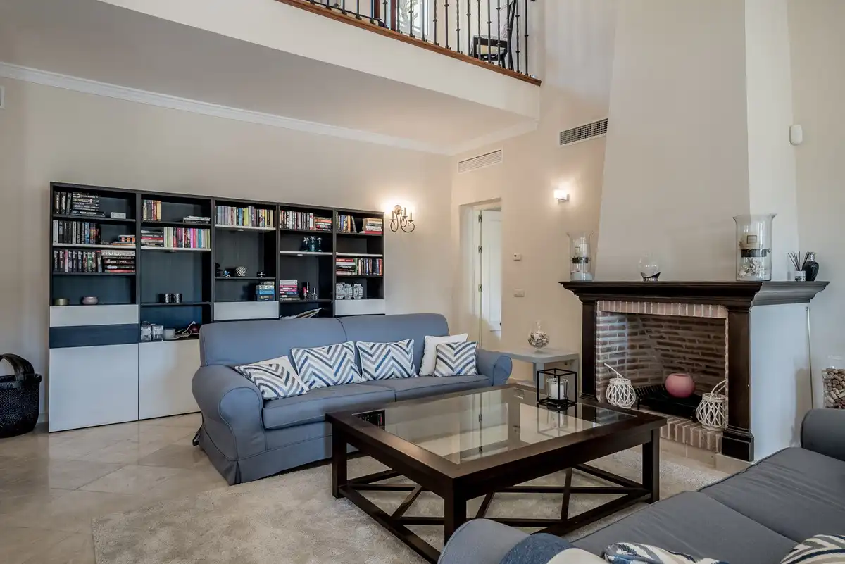 Sala d'estar de Casa o xalet en venda en Málaga amb Aire condicionat, Terrassa i Moblat