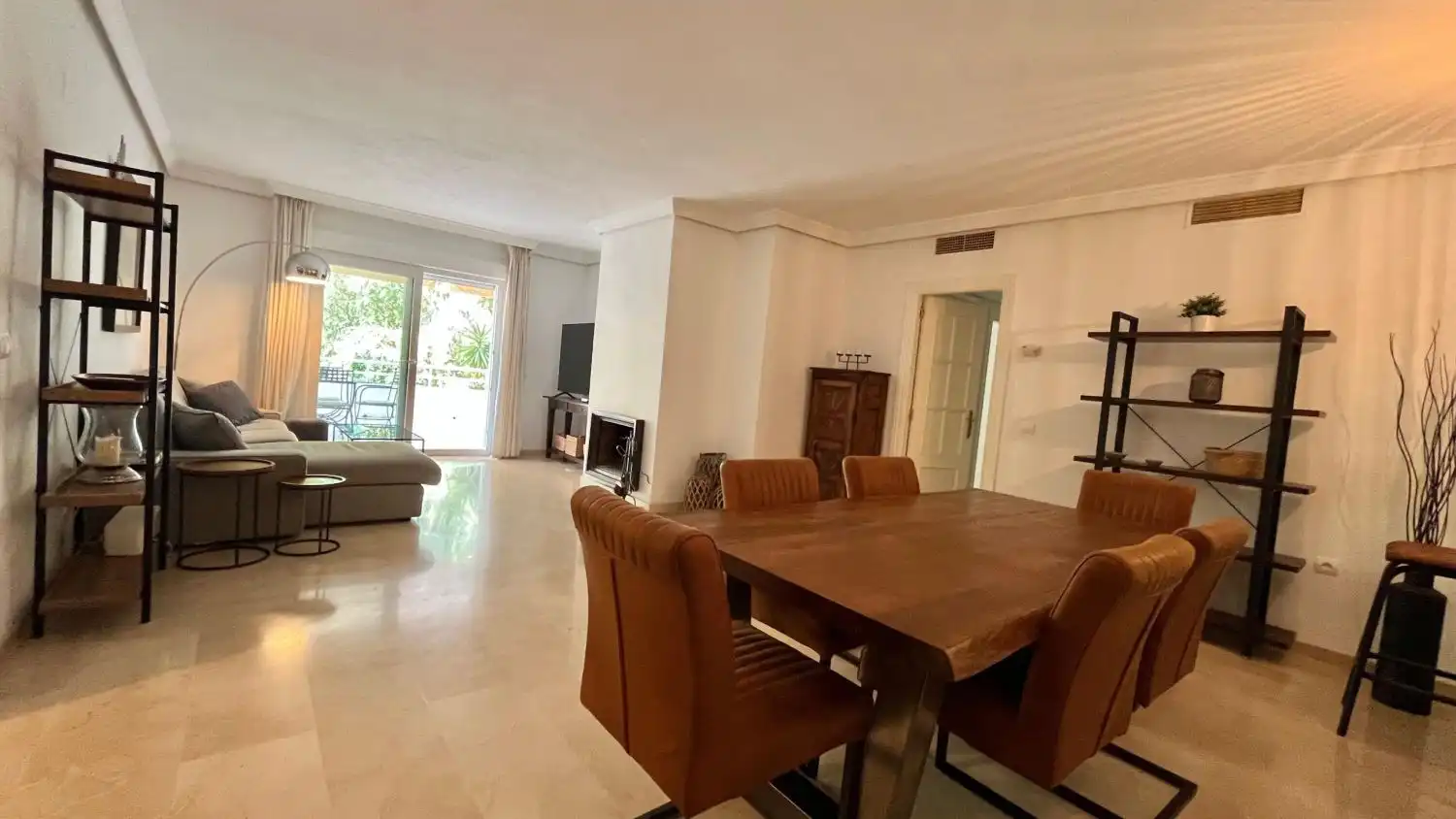 Comedor de Apartamento de alquiler en Benalmádena con Aire acondicionado, Calefacción y Terraza