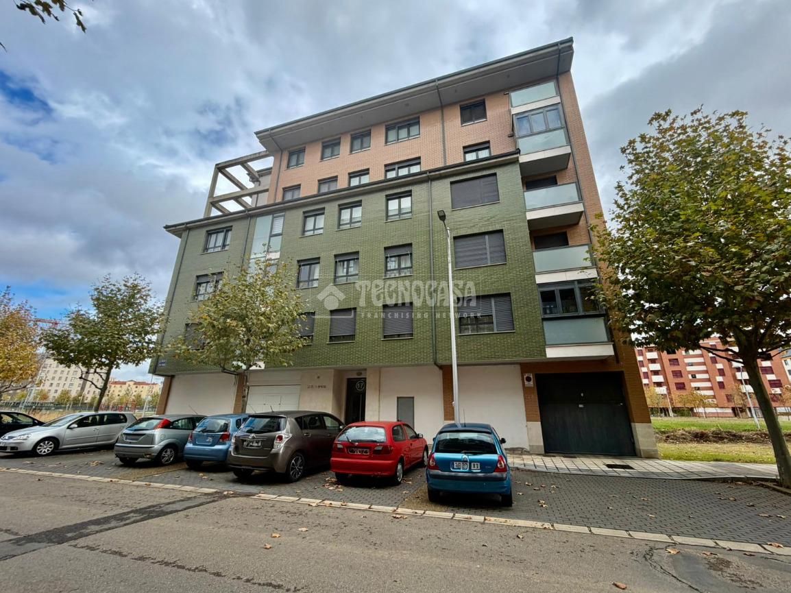 Exterior view of Flat for sale in León Capital   with Heating, Terrace and Storage room