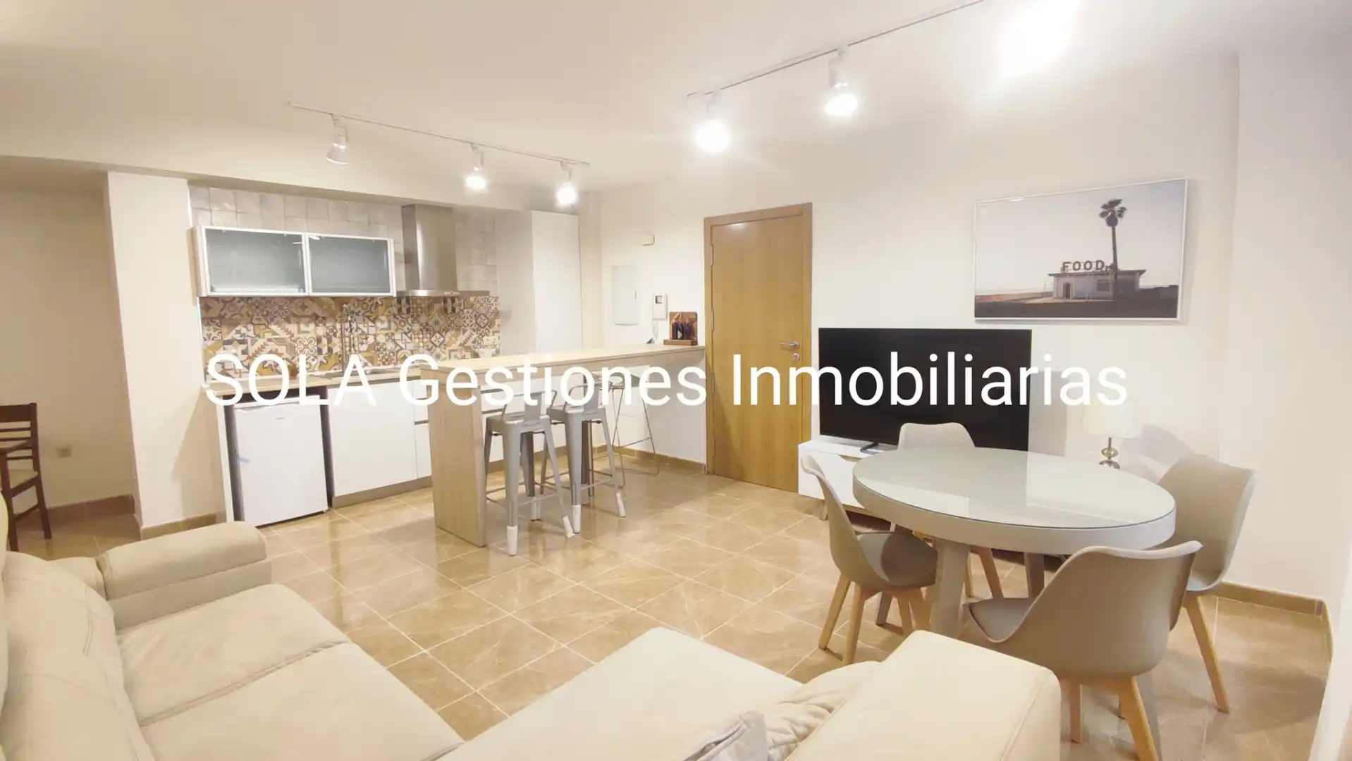 Sala d'estar de Oficina en venda en Torreperogil amb Moblat