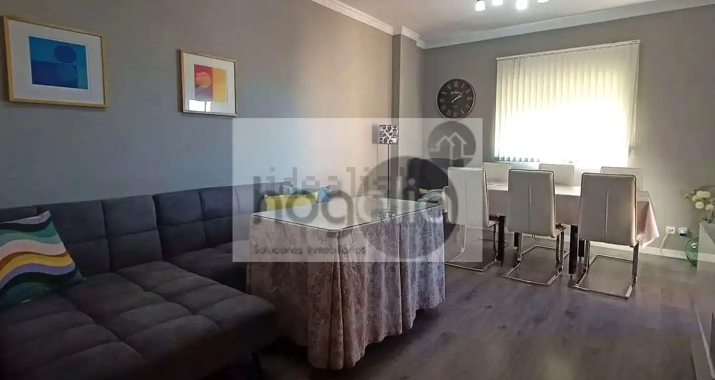 Living room of Flat for rent in Sevilla  with Air Conditioner, Furnished and Community pool