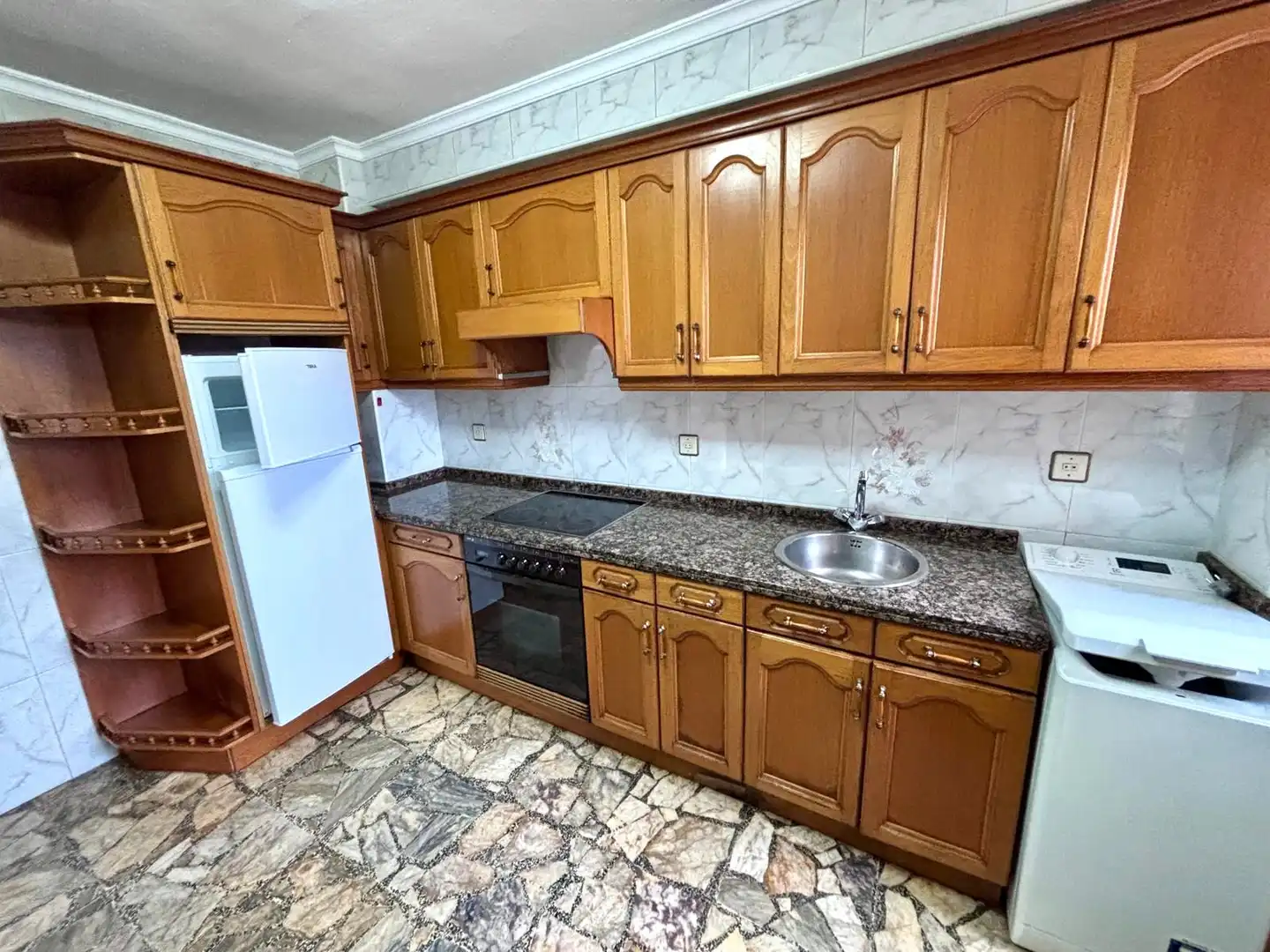 Cocina de Piso en venta en Gijón  con Calefacción, Parquet y Horno