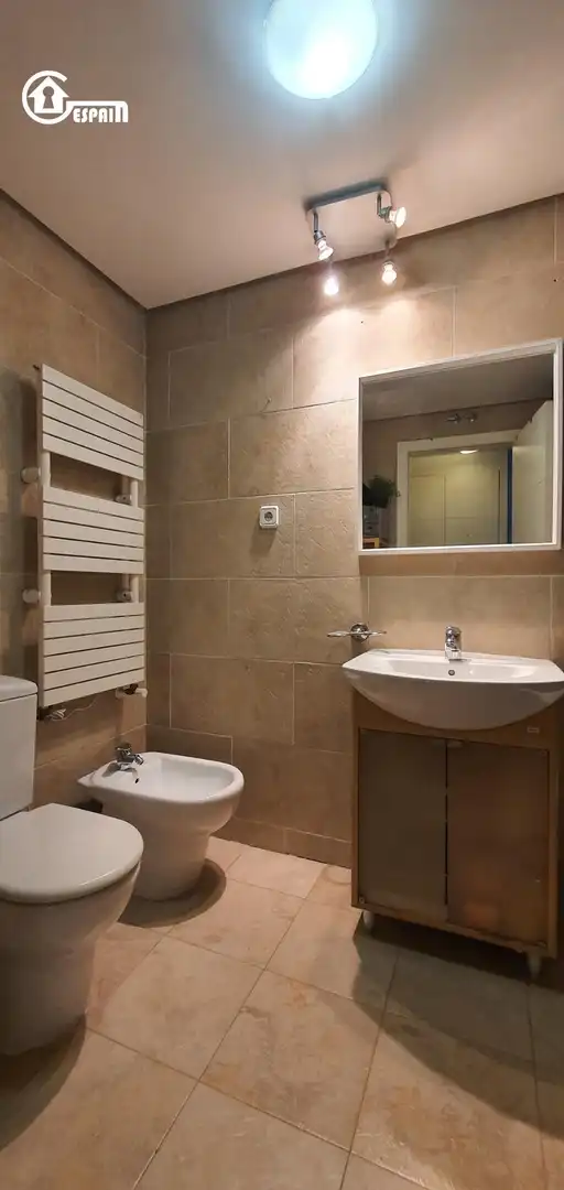 Baño de Piso en venta en Madrid con Aire acondicionado, Calefacción y Jardín privado