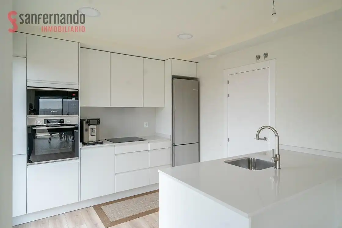 Cocina de Casa adosada en venta en Santa Cruz de Bezana con Calefacción, Jardín privado y Terraza
