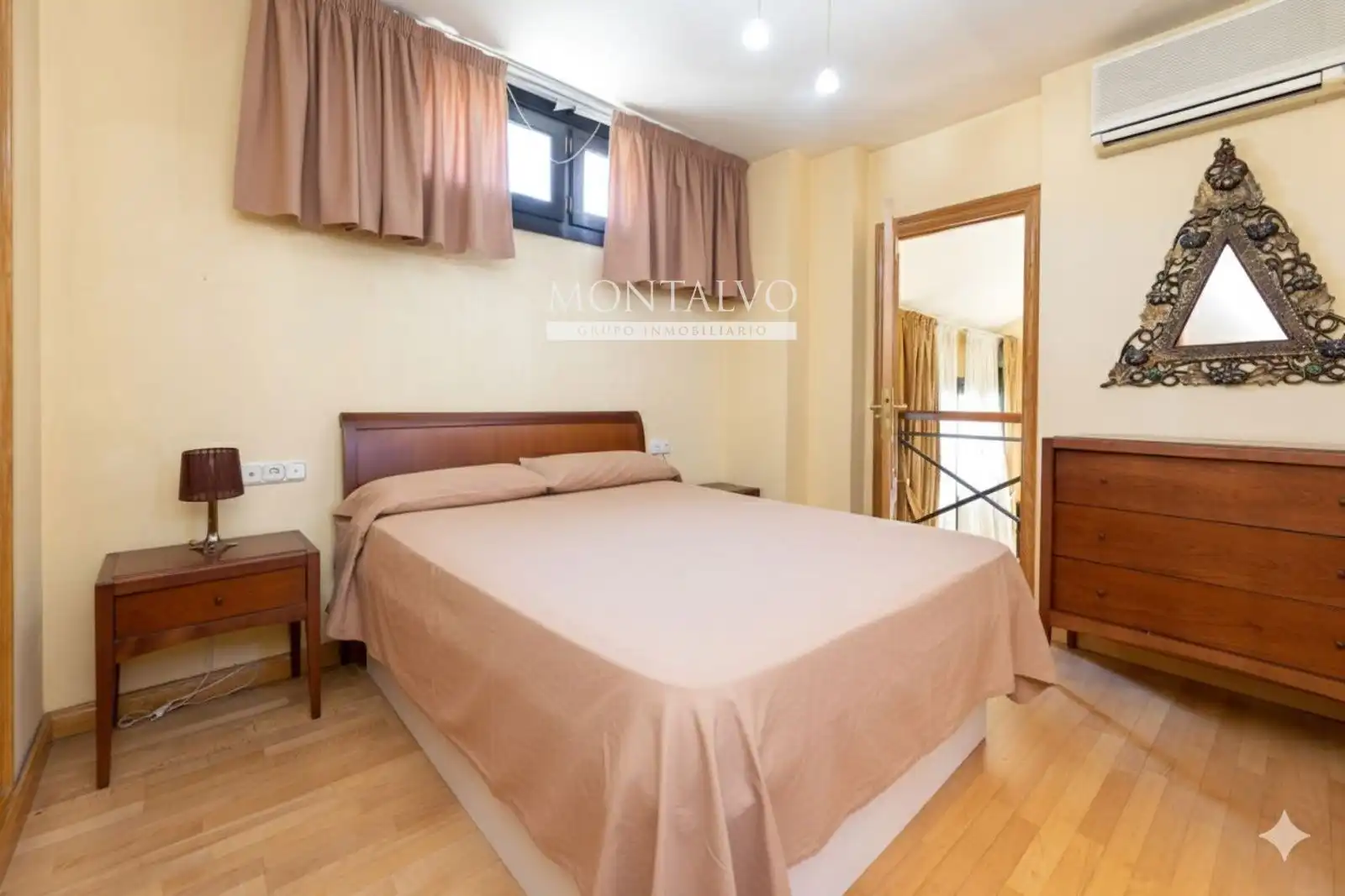 Habitación de Ático en venta en Granada con Aire acondicionado y Terraza