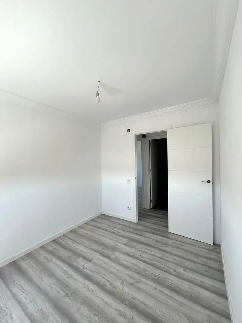 Bedroom of Flat for sale in Sevilla  with Air Conditioner