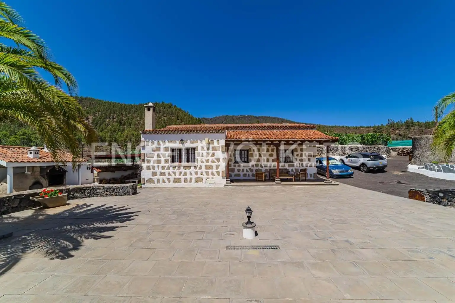 Vista exterior de Casa o xalet en venda en Granadilla de Abona amb Aire condicionat, Terrassa i Moblat