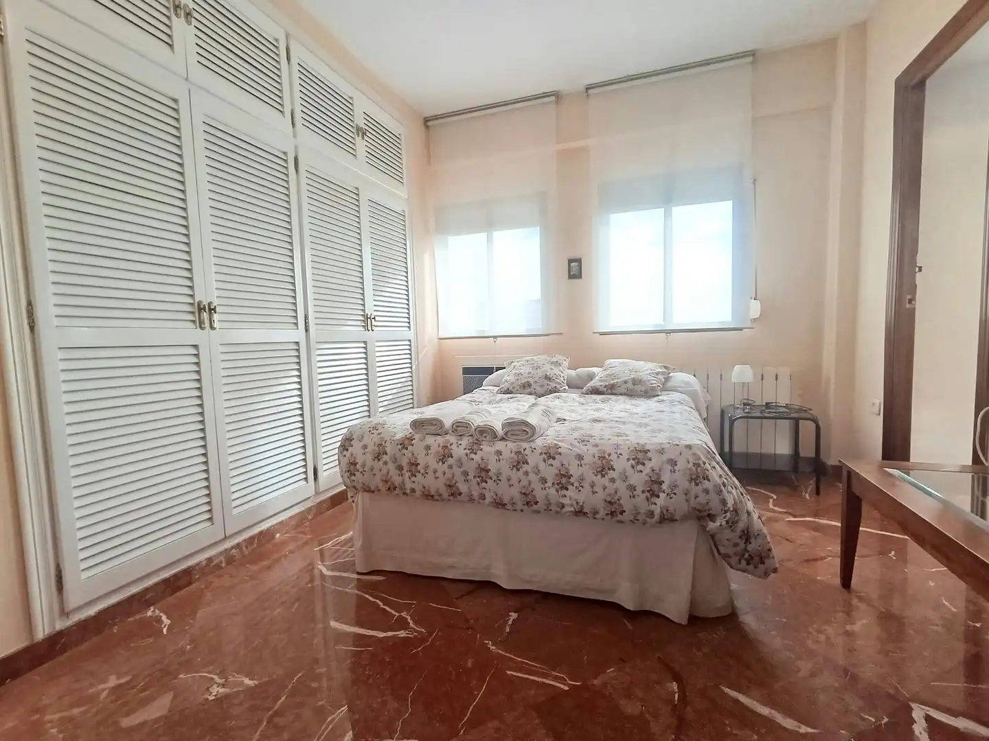 Habitación de Piso de alquiler en Sevilla con Aire acondicionado y TV