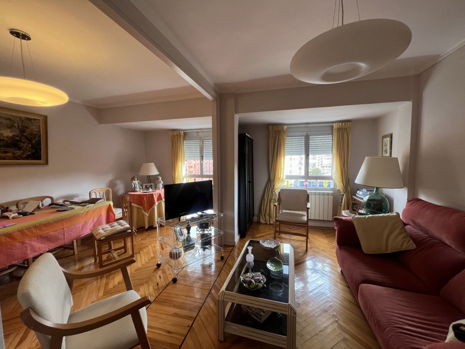 Sala d'estar de Pis en venda en Burgos Capital amb Calefacció, Parquet i Terrassa