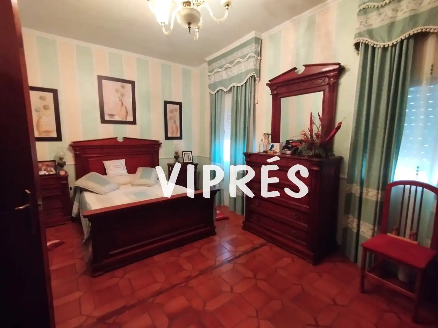 Houses for sale in Este