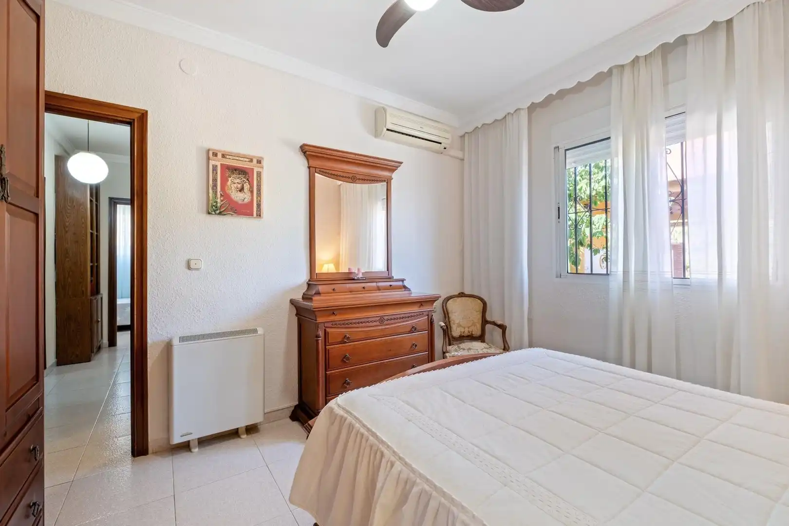 Dormitori de Casa o xalet en venda en Alhaurín de la Torre amb Aire condicionat, Calefacció i Jardí privat