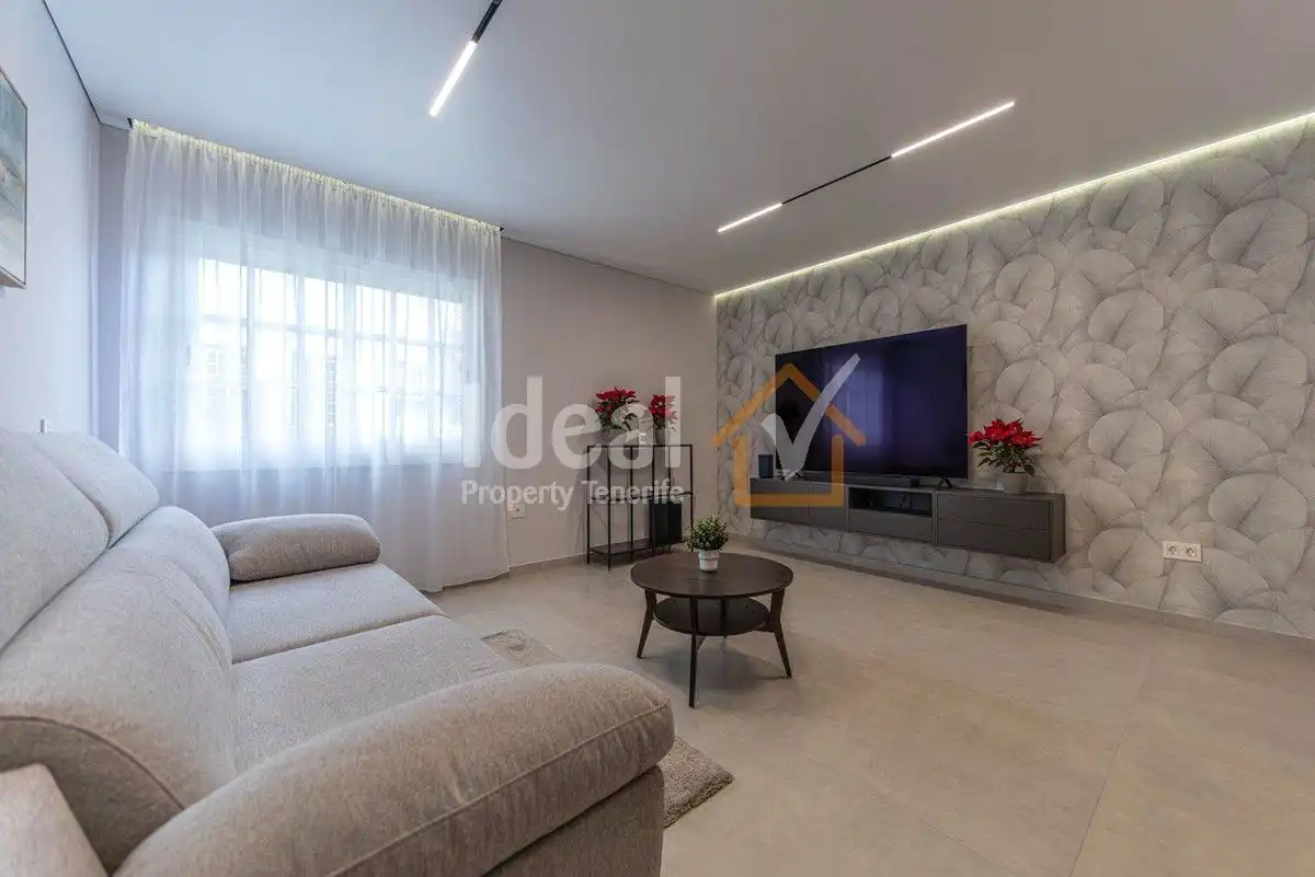 Terraced house with pool for sale in Jardin Botanico, imagen 2