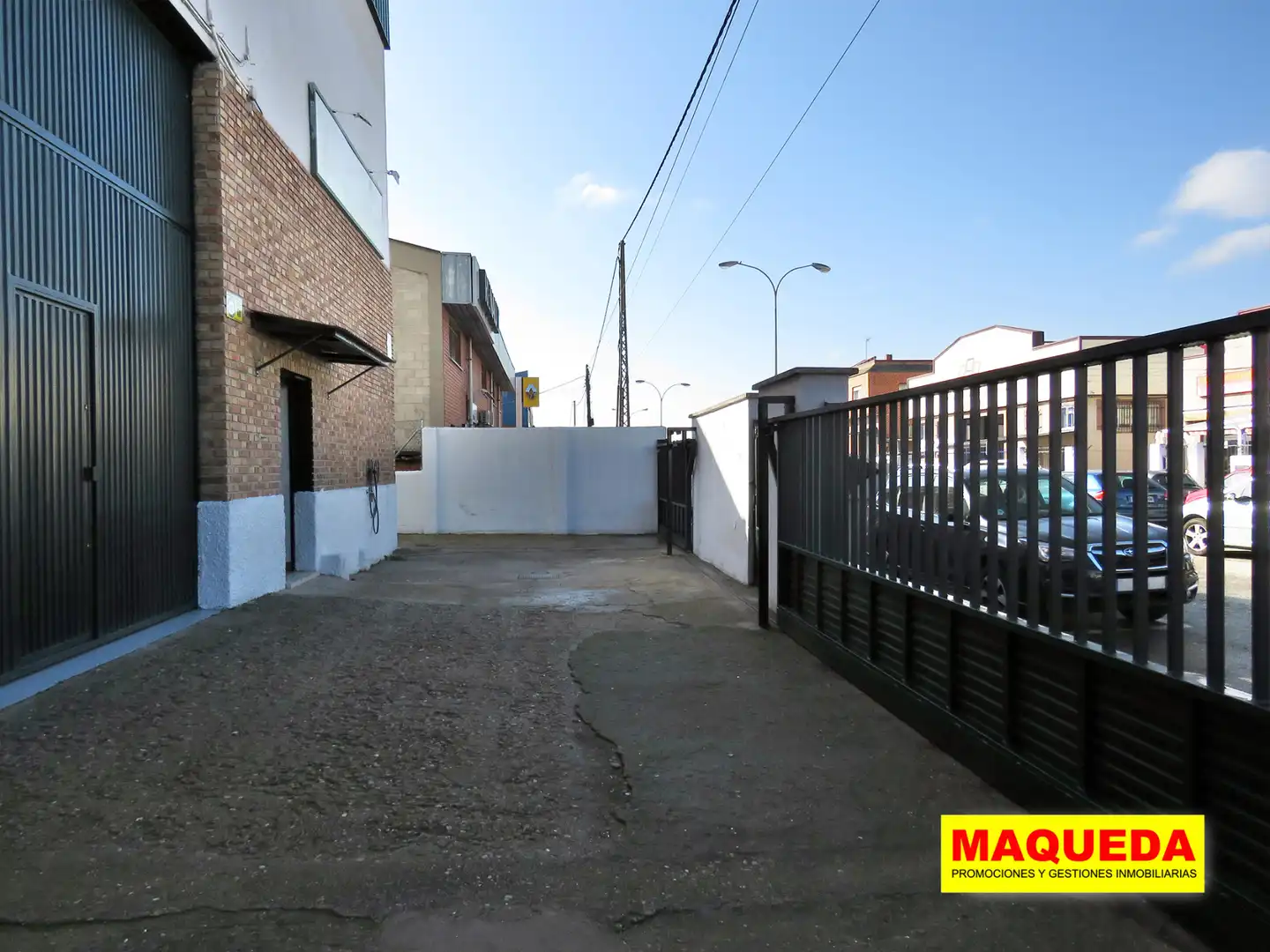 Vista exterior de Nave industrial de alquiler en Leganés con Alarma