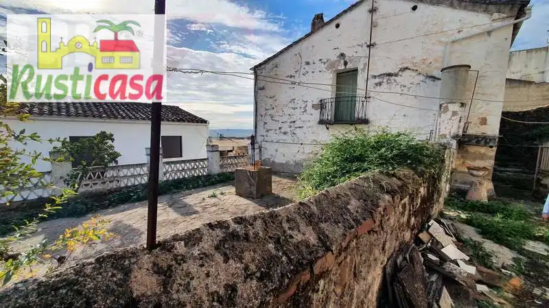 Vista exterior de Casa o chalet en venta en Baños de la Encina con Jardín privado