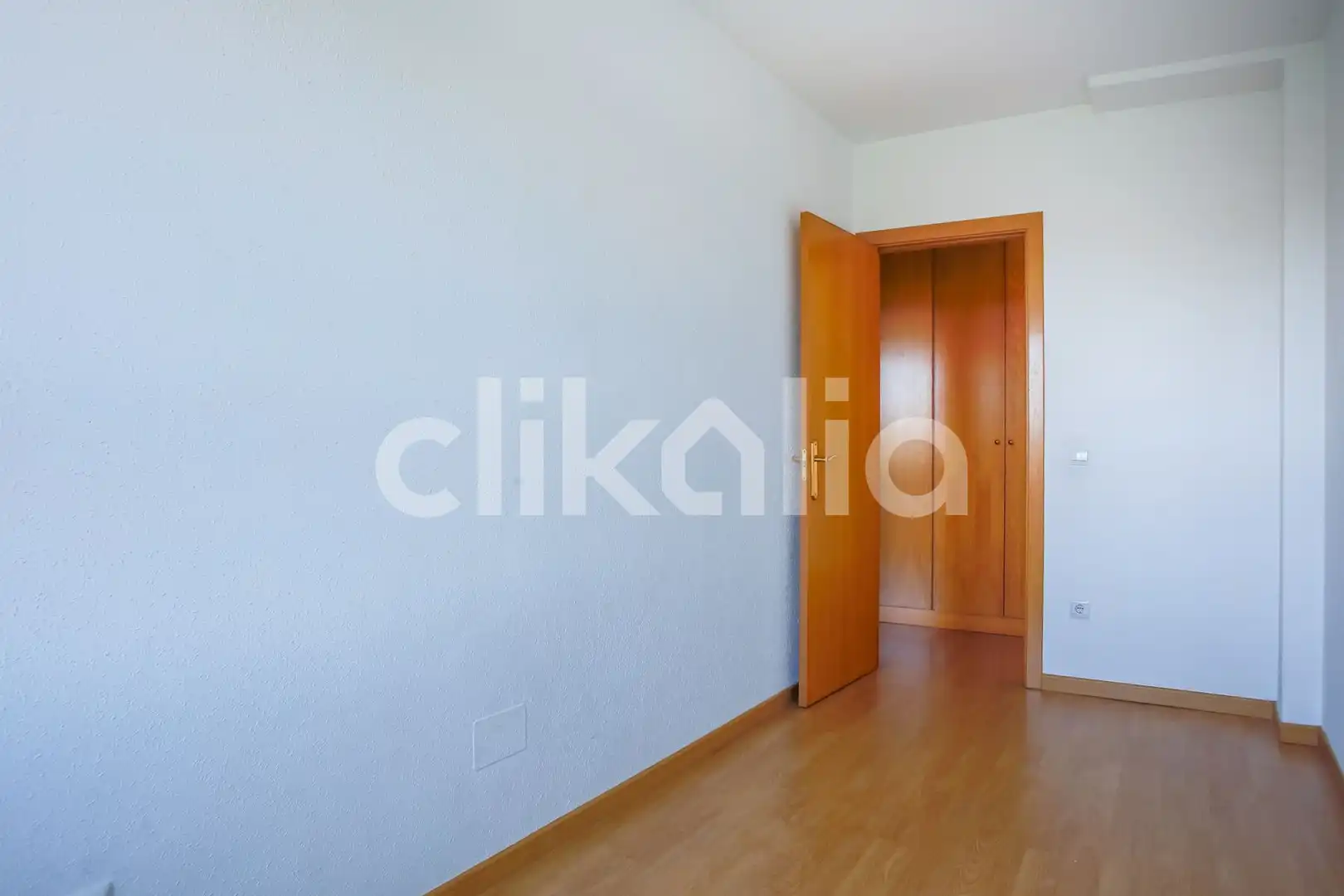 Habitación de Piso en venta en Madrid con Calefacción, Trastero y Piscina