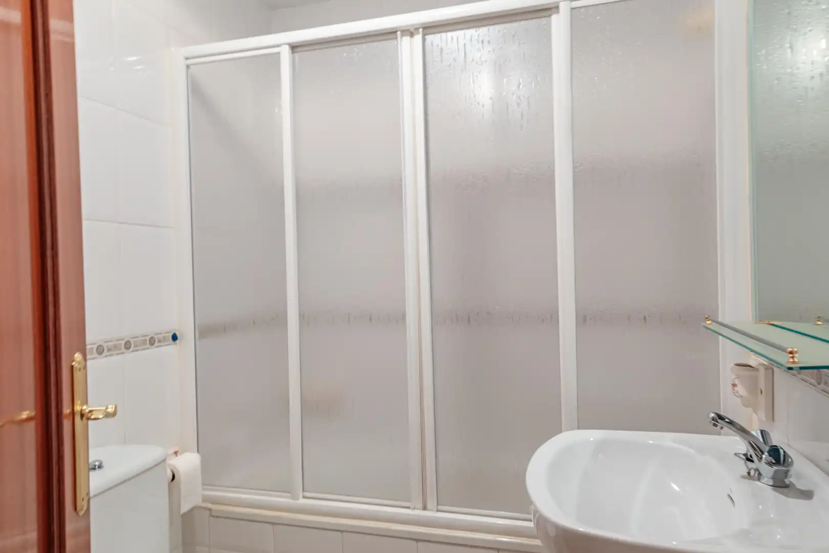 Baño de Apartamento en venta en Linares con Terraza, Amueblado y Lavadora