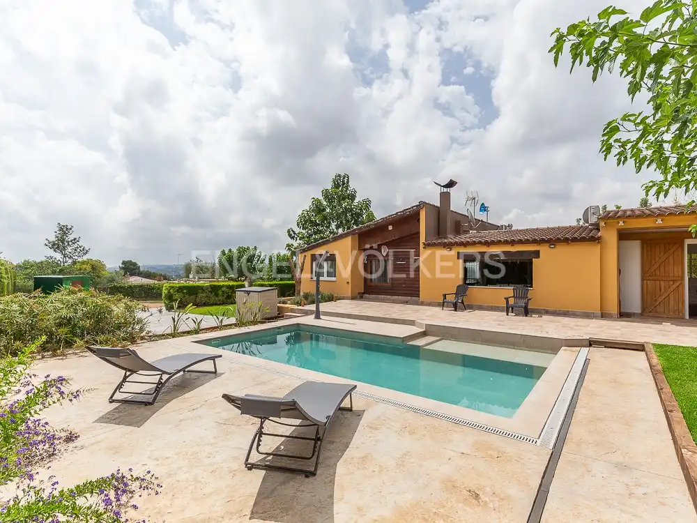 Vista exterior de Casa o chalet de alquiler en Torrent con Aire acondicionado, Calefacción y Jardín privado